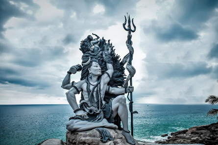 “Azhimala Shiva Statue near Kovalam Beach in Trivandrum Kerala – iconic seaside Lord Shiva sculpture in Thiruvananthapuram”